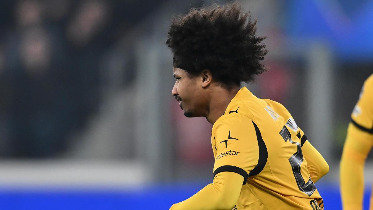 A lungo seguito dal Napoli, Adeyemi firma con il Barcelona