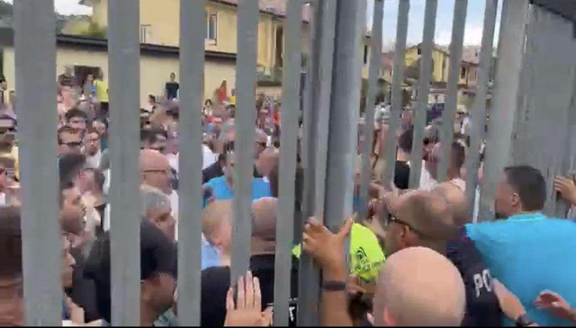 VIDEO TN - Che tensione all'ingresso del Patini! Troppi tifosi sugli spalti, steward negano l'accesso