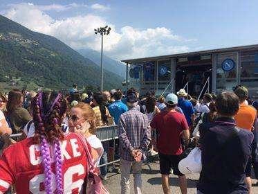 FOTO TN - Pienone allo store di Dimaro dove c'è ADL: fila chilometrica per il patron azzurro