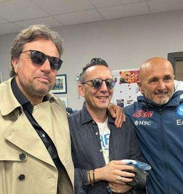 FOTO - Sorpresa a Castel Volturno: con Giuntoli e Spalletti c'è Kekko dei Modà