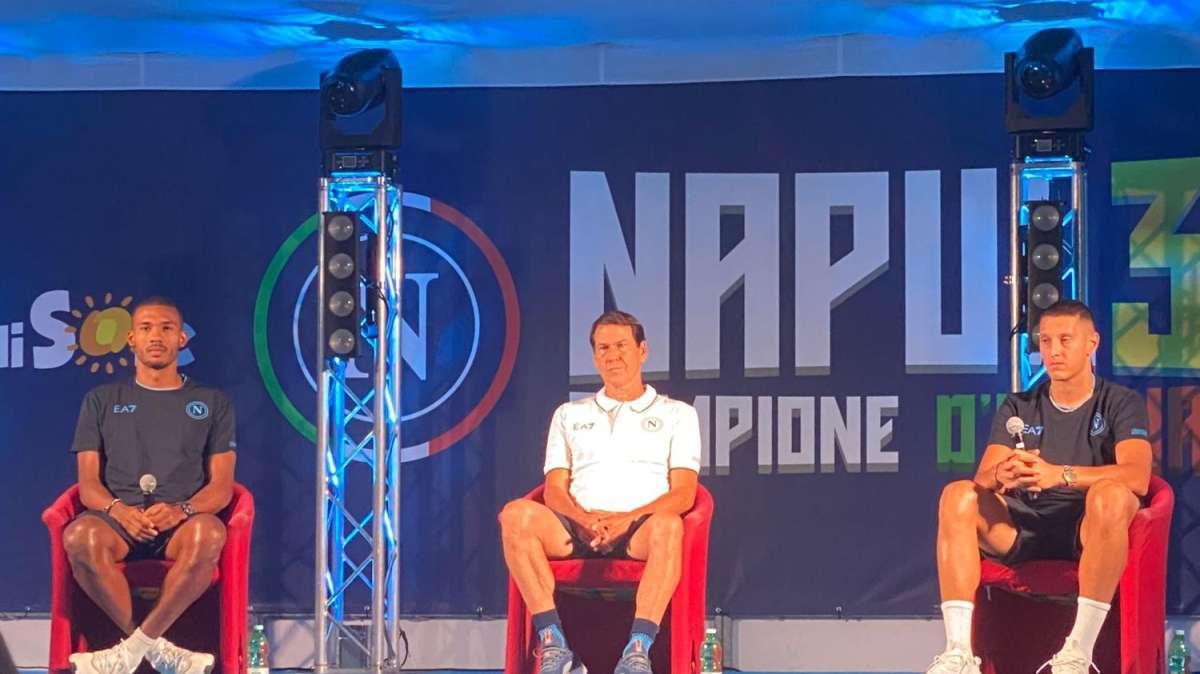 RILEGGI LIVE - Incontro con i tifosi, Garcia: "Osimhen? Ha un contratto! Campionato o Champions? Tutti e due! Sul sostituto di Kim...", Gollini: "Scudetto a Napoli è speciale", Juan Jesus: "Ora Champions e Supercoppa"