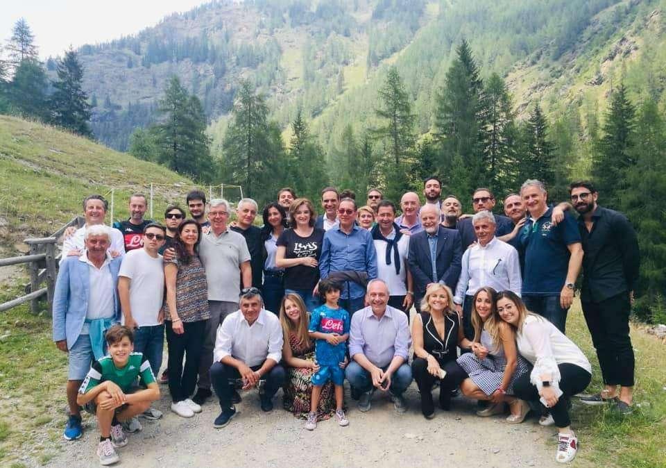 FOTO&VIDEO - I parlamentari napoletani a Dimaro: pranzo con cori da stadio e scampagnata con ADL
