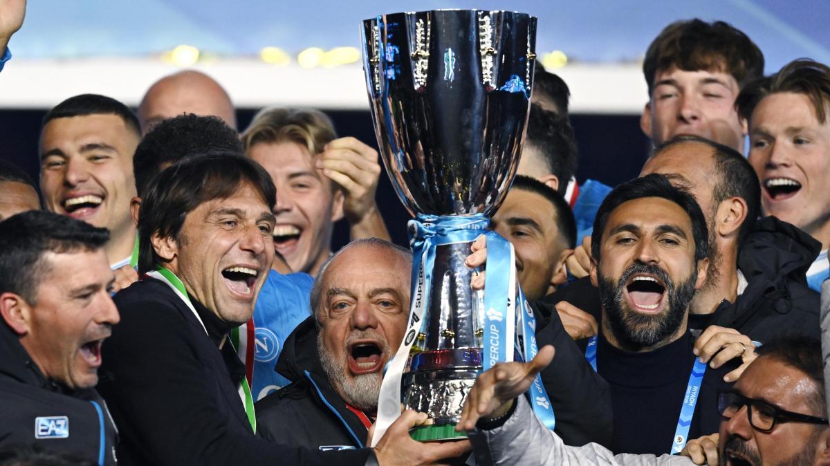 SSCNapoli, cena di Natale con la Supercoppa! Tutta la squadra riunita a Posillipo