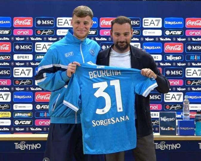 Beukema in conferenza: "Che onore la chiamata dei Campioni d'Italia! Ndoye? Ci sentiamo ogni giorno. Su Conte..."