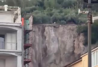 Terremoto ai Campi Flegrei, crolla una montagna: è la scossa più forte del nuovo bradisismo