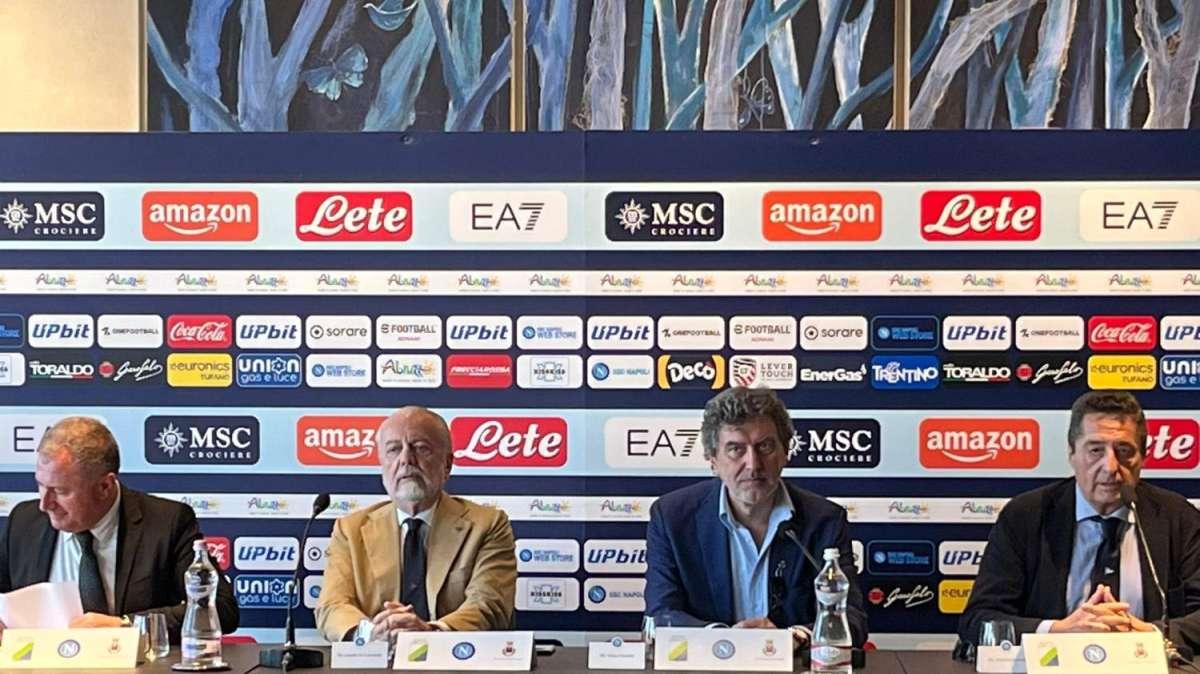 Quaranta nomi e la scelta entro il 27: l'ennesimo show di De Laurentiis