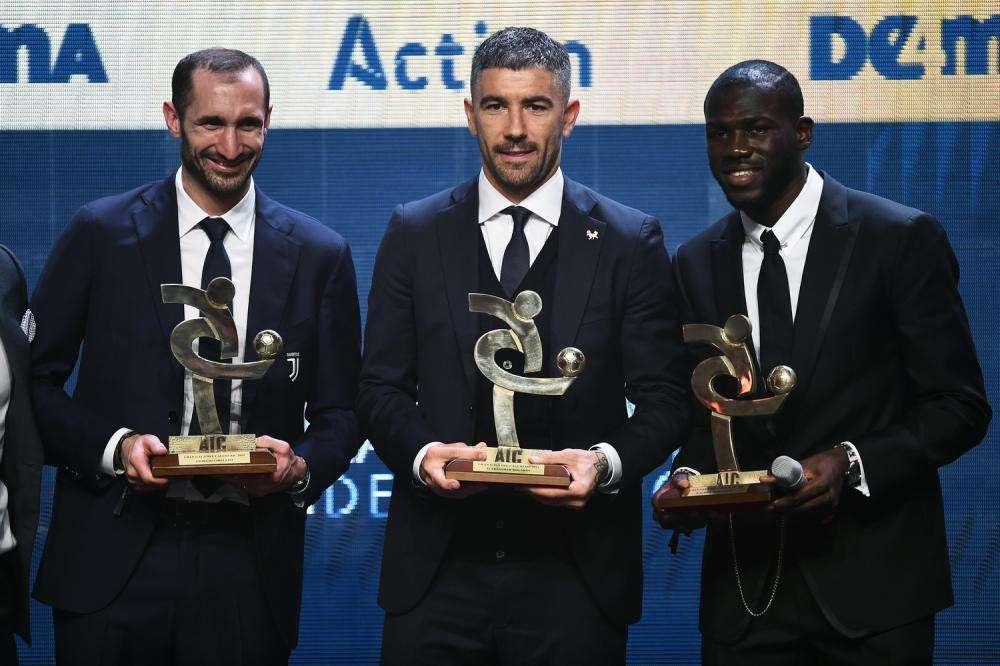 Galà del calcio, premiato Koulibaly: "E' la quarta volta per me, non sarà contenta mia moglie..."