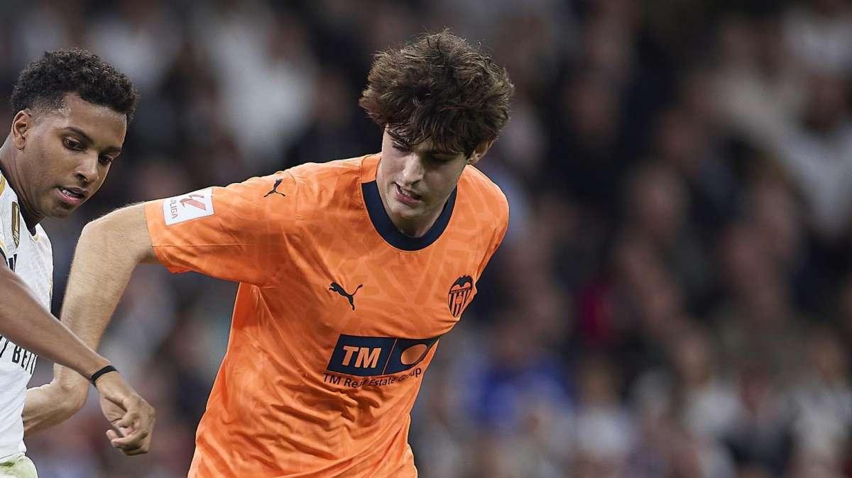 Dalla Spagna - Napoli su Javi Guerra, il Valencia fissa il prezzo: previsto incontro con l'agente
