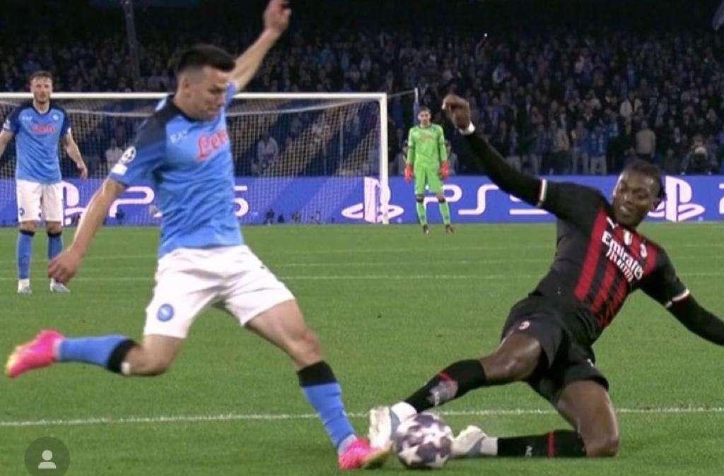 FOTO - Furia Newcastle per rigore inesistente al PSG: arbitro e VAR gli stessi di Napoli-Milan