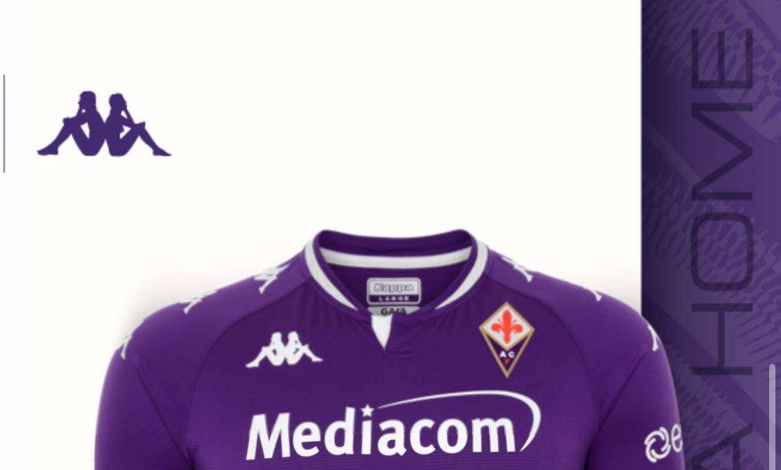 FOTO - Maglia Kappa Fiorentina, sponsor Mediacom diventa bianco a differenza di Lete