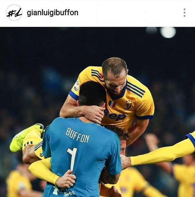 FOTO - Polemica social tra i tifosi azzurri: Cavani e il 'mi piace' al post esultante di Buffon