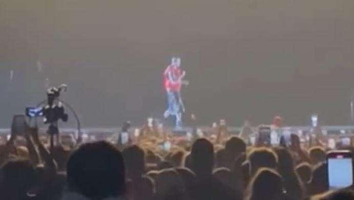 Il milanista Lazza in concerto a Napoli, tifosi lo provocano: la sua risposta è inaspettata