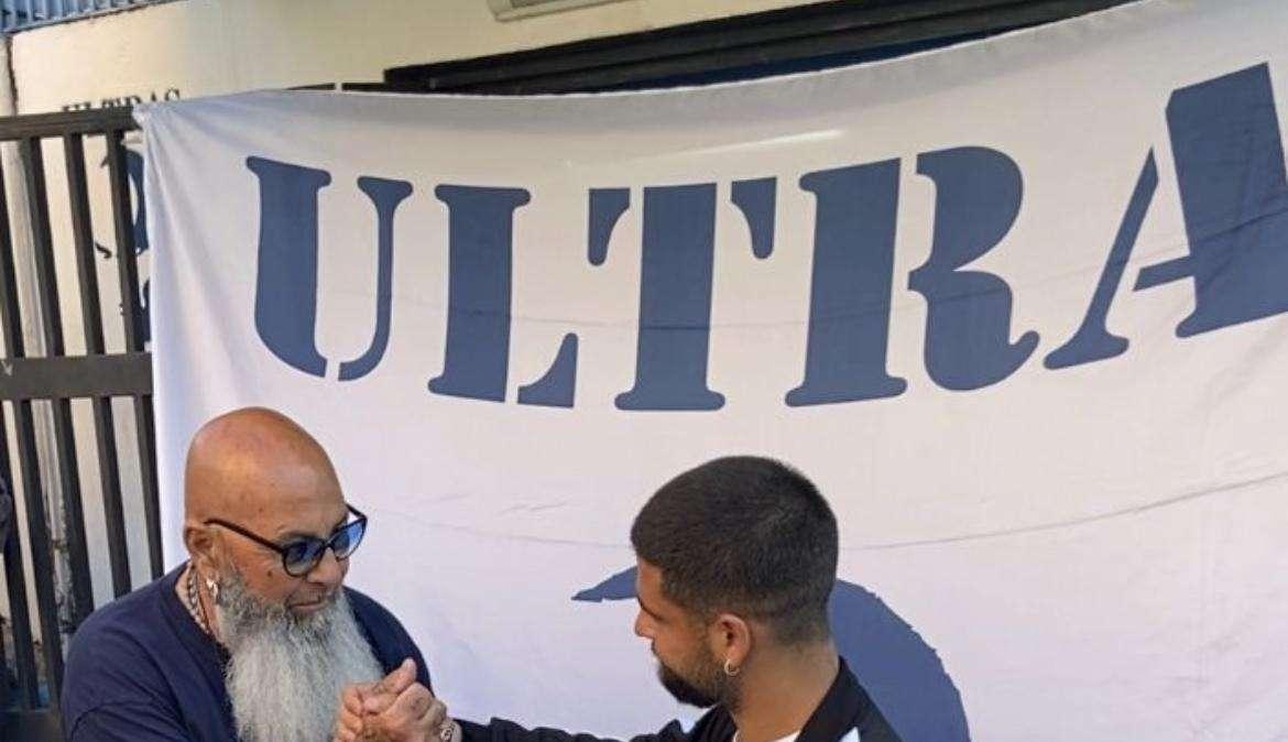 FOTO - Insigne, regalo dagli Ultras: il capitano del Napoli omaggiato con una targa