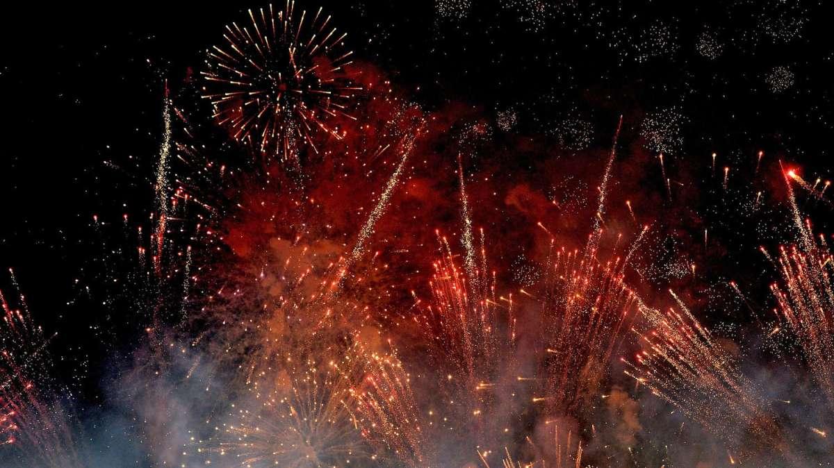 Botti di Capodanno, 8 feriti a Napoli: dato più basso da anni. Morto 13enne ad Asti