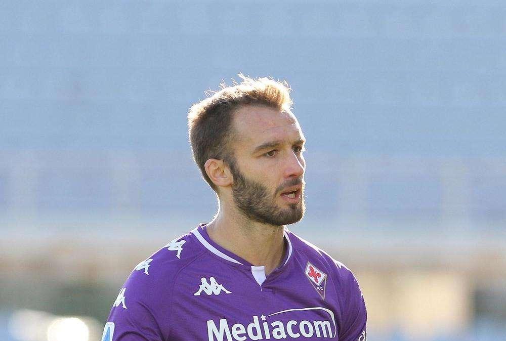 Fiorentina, Pezzella rischia di saltare Napoli: problema muscolare per l'argentino