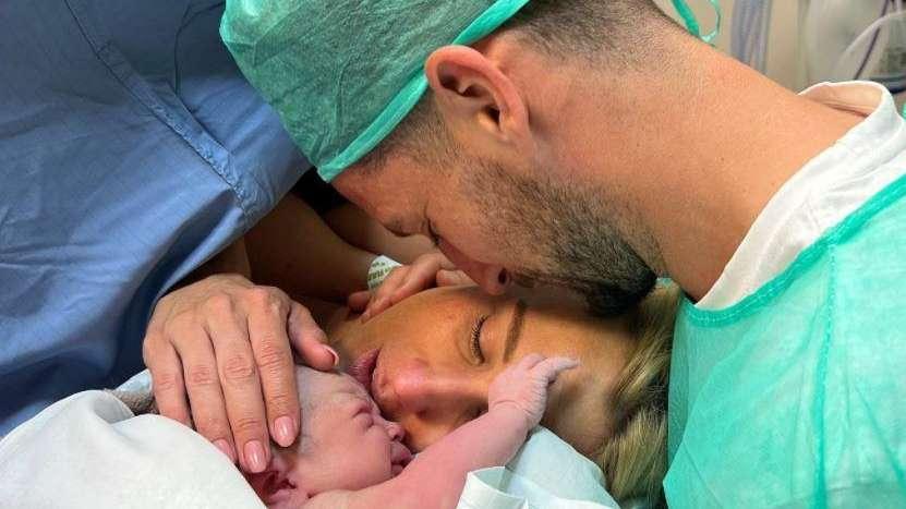 VIDEO - Lady Mertens mostra la vista da Palazzo Donn'Anna: "Il mio cuore"