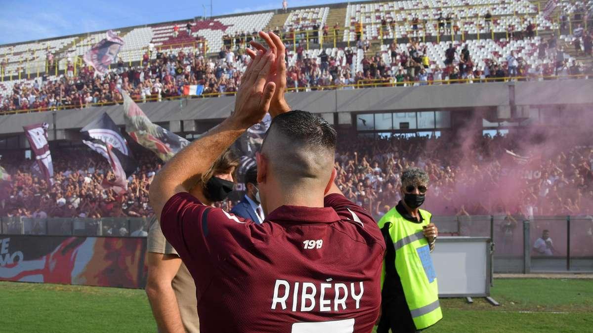 Incredibile a Salerno: rissa per un selfie con Ribery, arrestati due tifosi