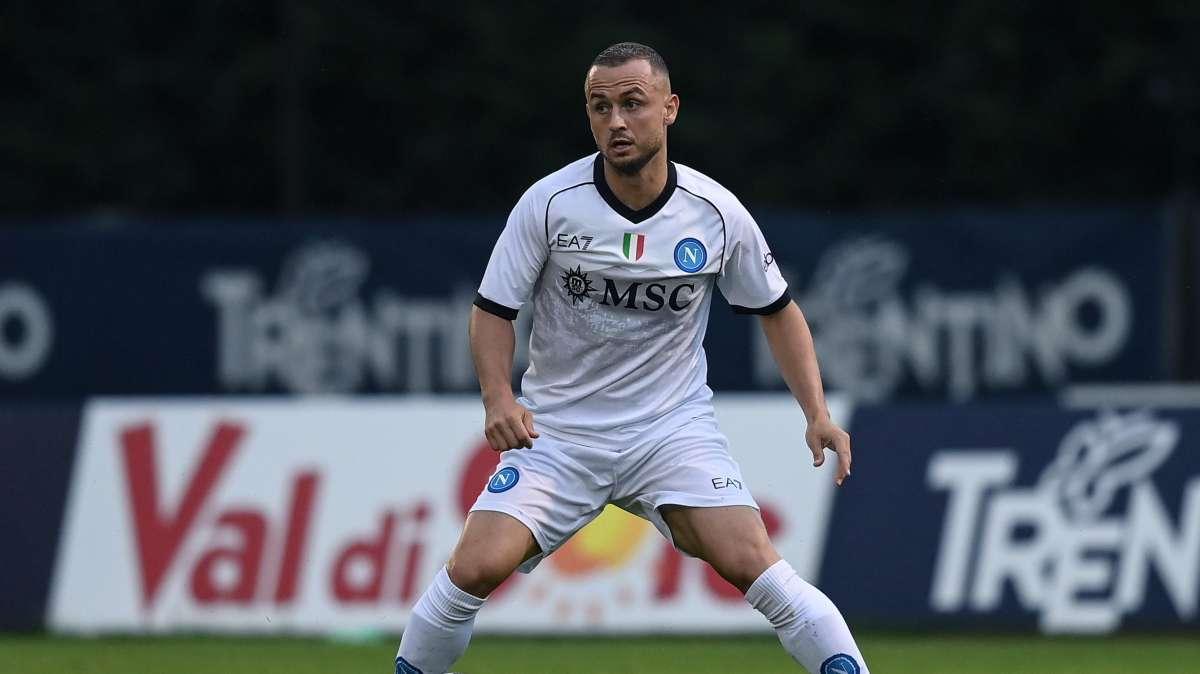 Lobotka interrompe l'allenamento con qualche minuto d'anticipo e una vistosa fasciatura