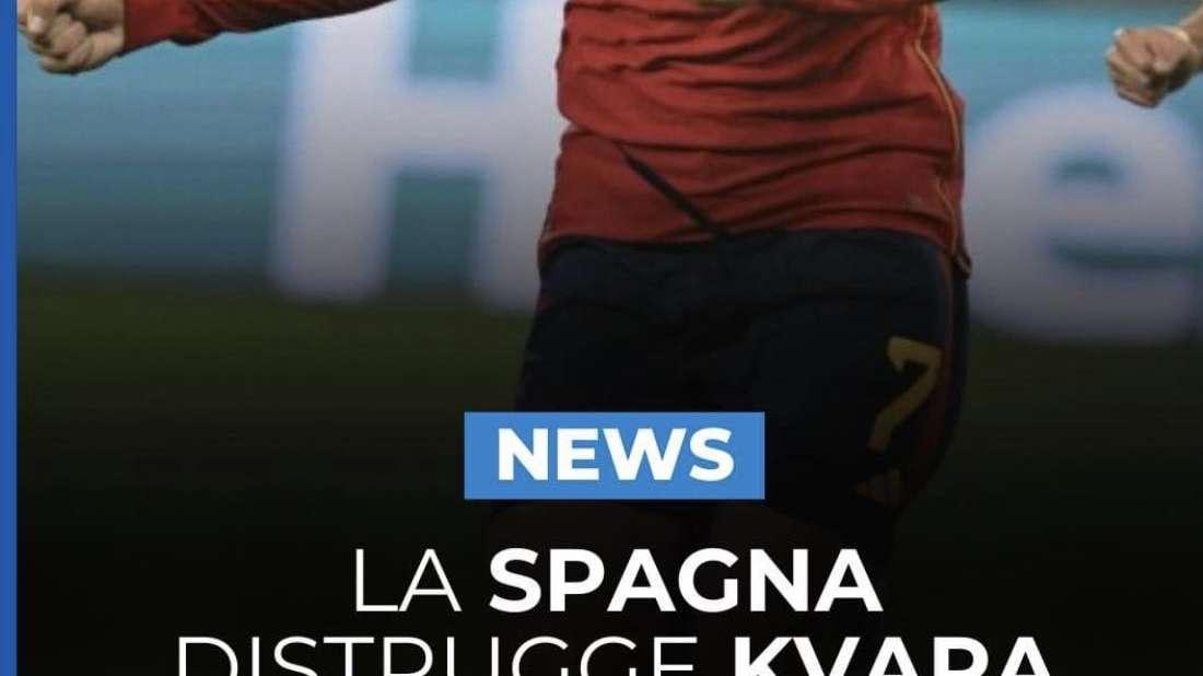 Sportmediaset: "La Spagna distrugge Kvara" ed i napoletani s'infuriano: "Giocava da solo?"