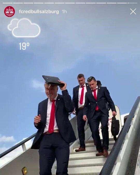 FOTO - Il Salisburgo è a Napoli: lo scatto dell'arrivo a Capodichino