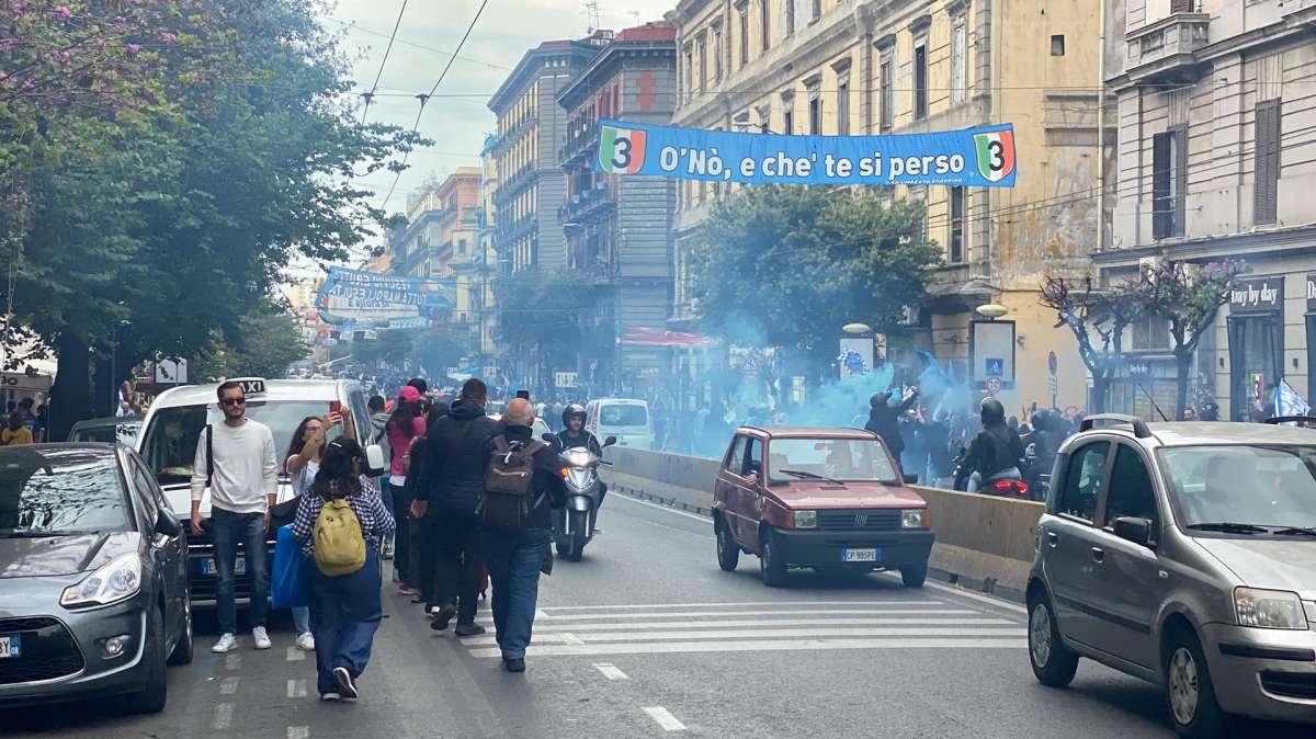 Per Tuttosport a Napoli si fa troppa festa: "Danni rubricati a folclore, come una tassa inevitabile"