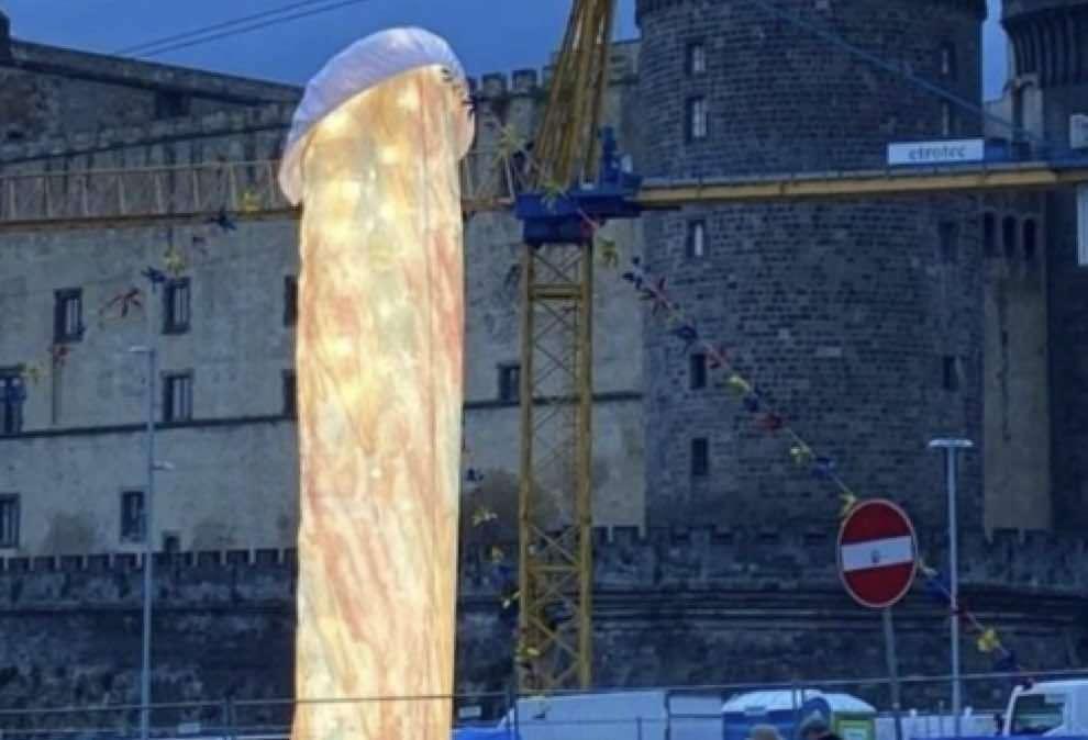 Esilarante Iodice, finta telefonata col sindaco Manfredi sull'opera d'arte di Pesce