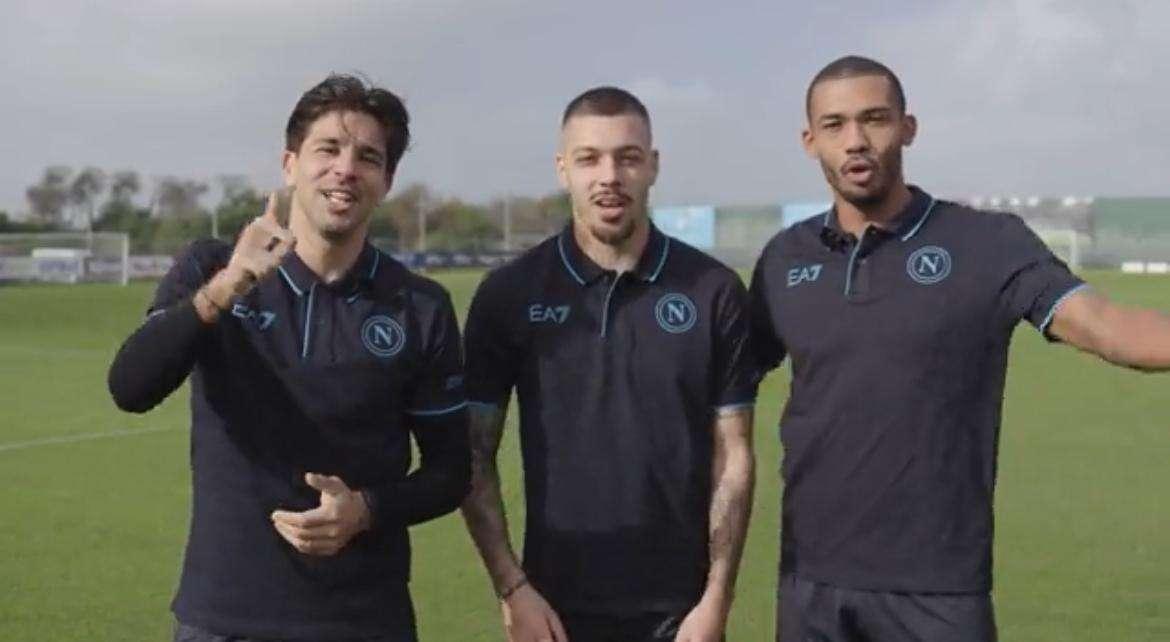 VIDEO - “Champagne” compie 50 anni: Simeone, JJ e Gaetano celebrano il successo di Peppino Di Capri