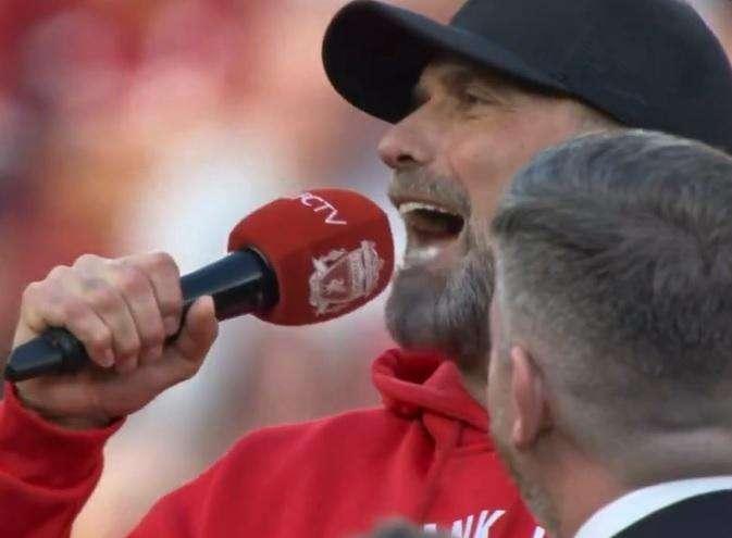 Liverpool, Klopp show: saluta Anfield e con un coro annuncia il suo sostituto