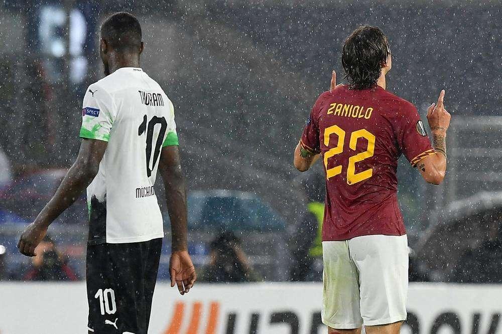 Europa League, i risultati delle 19: beffa Roma al 93'! Bene United ed Az