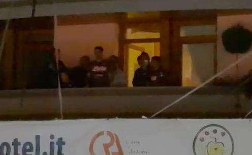 VIDEO TN - Insigne e Manolas si affacciano per salutare i tifosi: che entusiasmo a Dimaro!