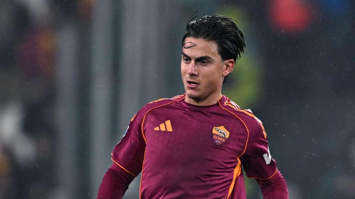 Roma, problemi al ginocchio per Dybala: out per l'Europa League, domani gli esami