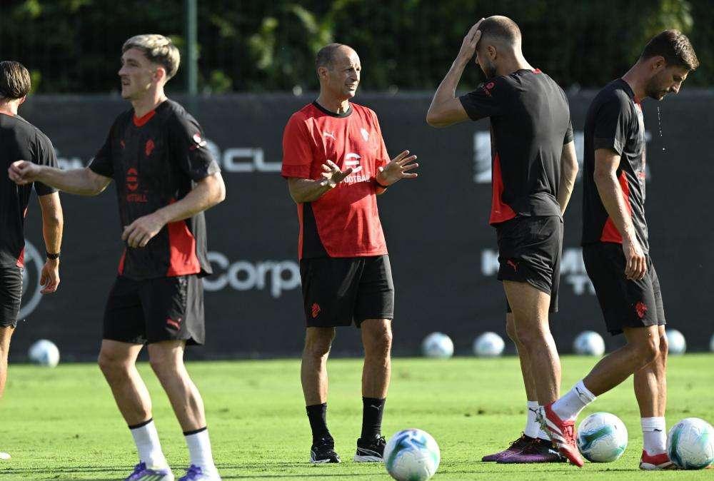 Milan, Allegri ironico: "Felice di tornare, speriamo di non fare danni"