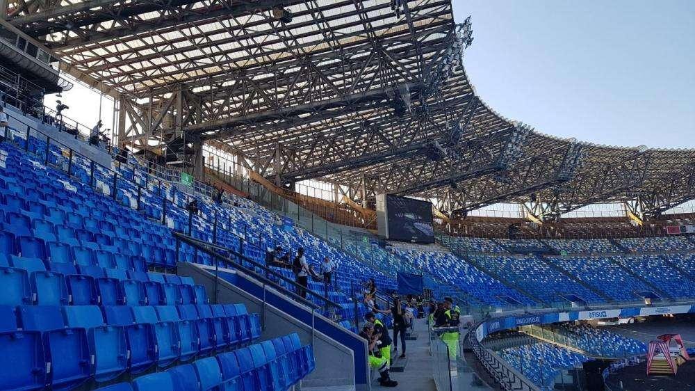 FOTO - San Paolo, altri lavori: ecco come apparirà la scritta 'Napoli' nei distinti