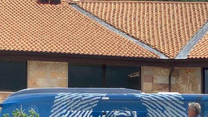 VIDEO - Inizia il ritiro di Castel di Sangro: il pullman del Napoli è arrivato tra gli applausi