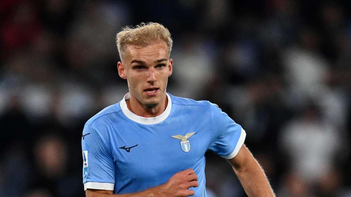 Tegola per la Lazio, Isaksen sostituito all'intervallo: rischia di saltare il Napoli