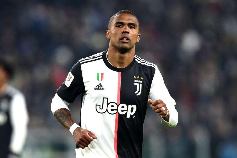 FOTO - Douglas Costa, nuovo post che fa discutere: il brasiliano 'prende in giro' Lazio e Inter