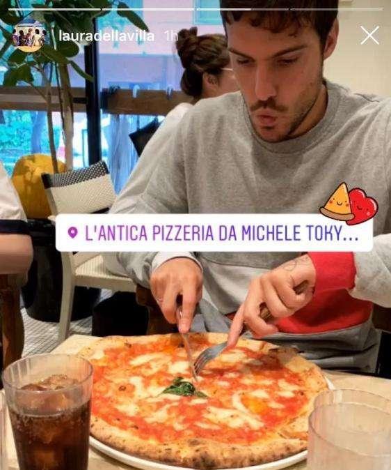 FOTO - Verdi non rinuncia più alla pizza napoletana: anche a Tokyo mangia margherita 'Da 'Michele'