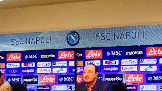 Furia Benitez: "Abito nel centro sportivo, lavoro 16 ore al giorno! Serve unità, non seguite i giornalisti del nord! Ingiusta l'accoglienza a Lopez. Basta fischi in casa! Mercato perfetto, cedute solo riserve"