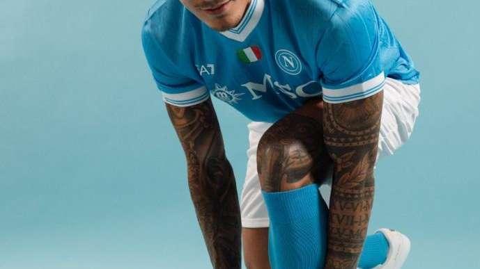 SSCNapoli, presentate nuove Sneakers Scudetto Limited Edition: in vendita solo 120 paia