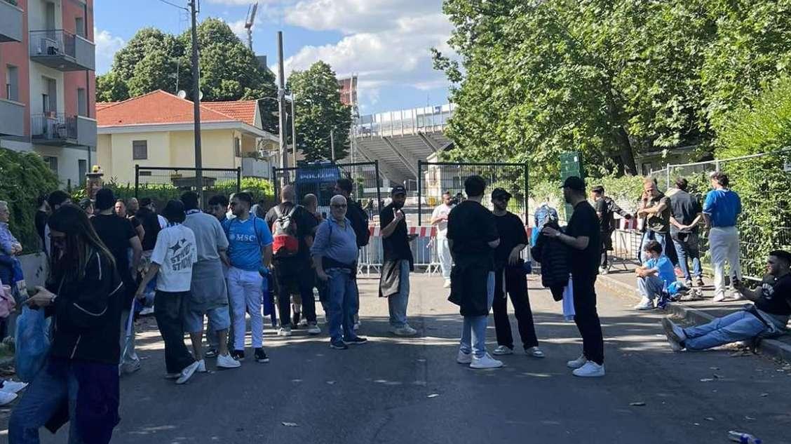 Parma-Napoli, cresce l'attesa: già decine di tifosi azzurri in fila per il Settore Ospiti