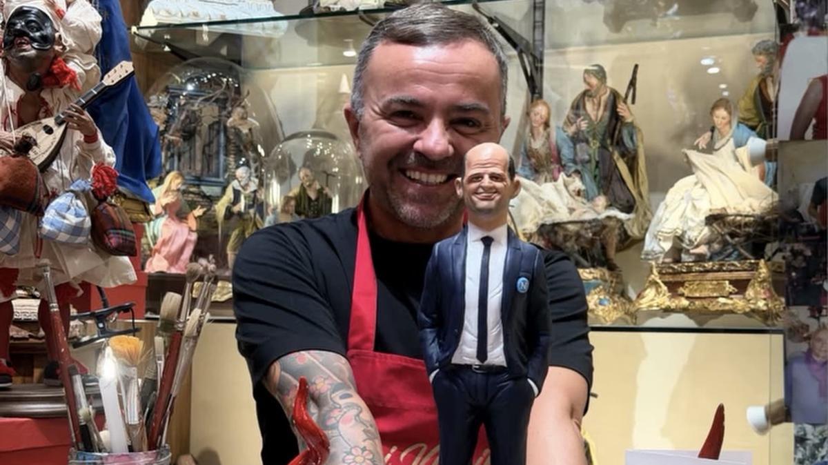 Allegri è già a Napoli…sul presepe: statuetta a San Gregorio Armeno
