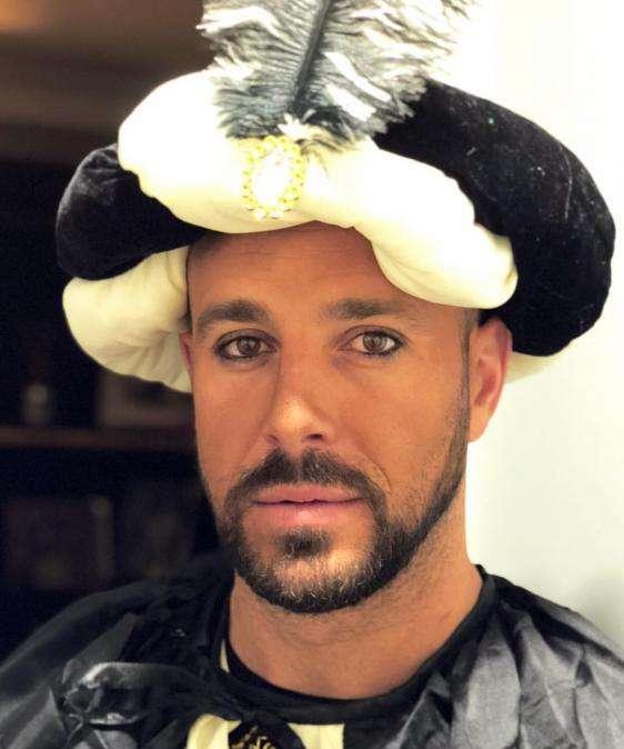 FOTO - Spunta il 'sultano' Reina: il portiere spagnolo si traveste per la festa di Carnevale