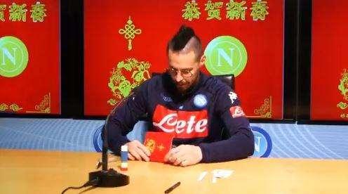 VIDEO - Gli azzurri preparano un biglietto d'auguri per... i tifosi cinesi: "Buon capodanno del cane!"
