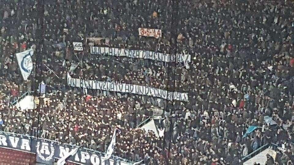 UFFICIALE - Giudice Sportivo multa il Napoli: "Lancio di petardi verso il settore ospiti"