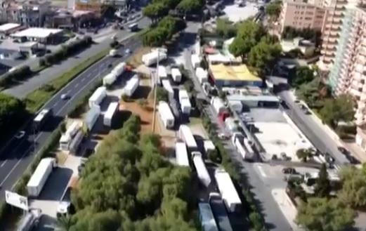 Protesta tir, supermercati senza rifornimenti: scaffali vuoti tra Napoli e Caserta