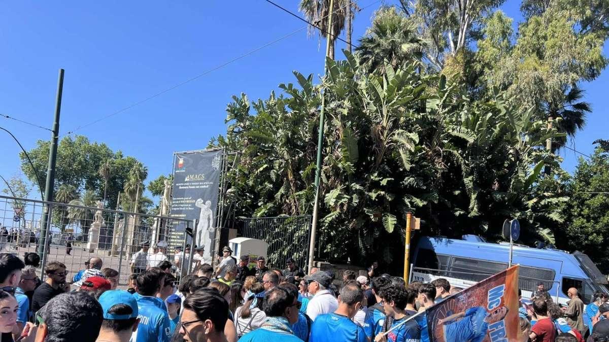 Festa scudetto, ai varchi è già ressa: lunghe file per accedere al lungomare