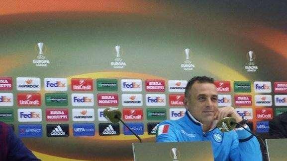 Calzona, vice di Sarri in conferenza: "Risposte importanti da chi gioca meno, peccato per i gol presi. Chalobah ci darà una mano. Le avversarie ai sedicesimi..."