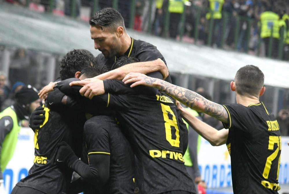 VIDEO - Arriva anche l'Inter al San Paolo, nerazzurri accolti dai fischi