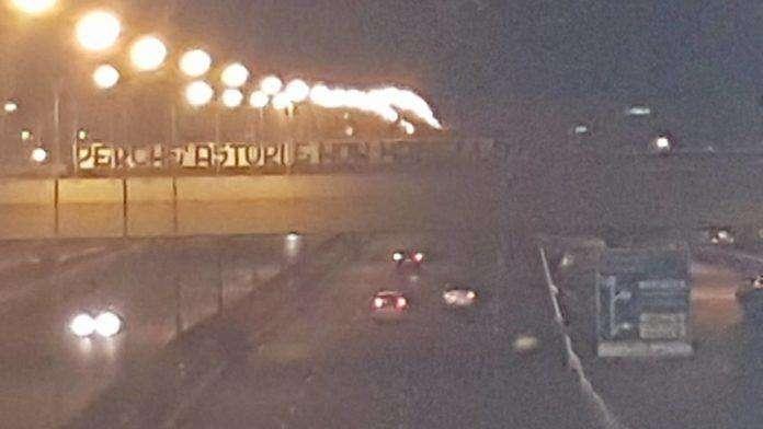 FOTO - Choc a Bari, striscione in tangenziale: "Perché Astori e non Masiello?"