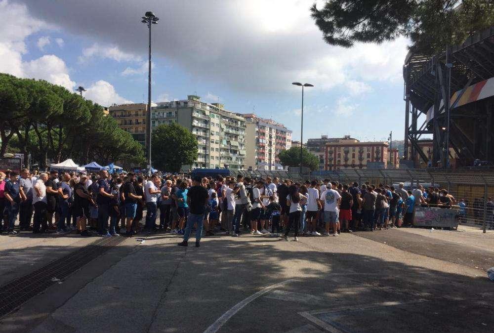 FOTO TN - Il San Paolo accoglie una marea azzurra: lunghe file anche ai settori inferiori